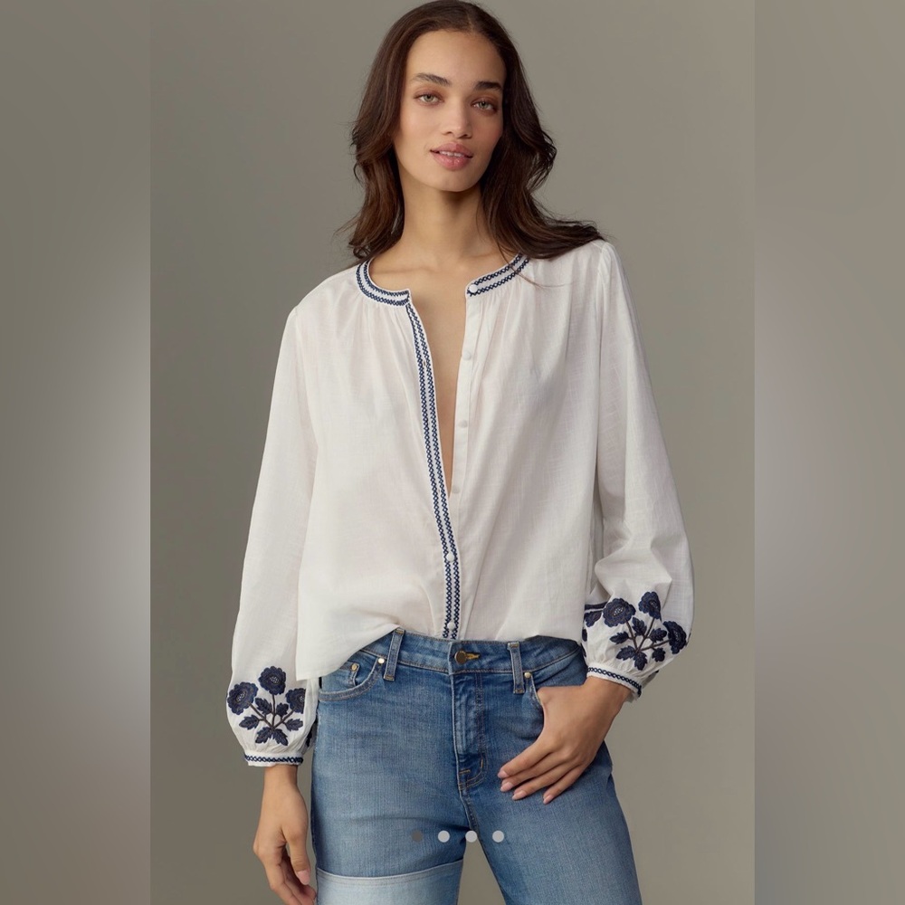 Velvet by Graham & Spencer White Peasant Blouse with Navy Embroidery